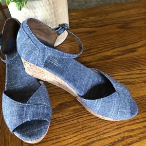 Tom’s wedge chambray shoes